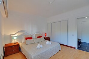 1 bedroom, bed sheets - Vilamoura Lagoon With Pool by Homing (Loulé)