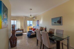 In-room dining - Faro Stylish 1 by Homing (Faro)