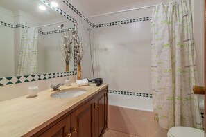 Departamento, 1 habitación, Terraza | Baño | Toallas
