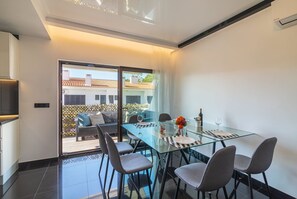 Apartment, 3 Bedrooms, Pool Access | In-room dining
