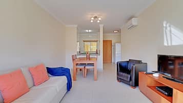 Apartment, 1 Bedroom, Pool Access | Living room