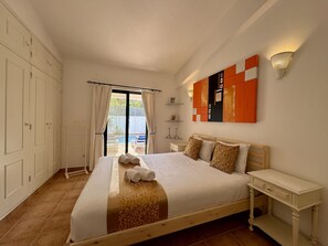 3 bedrooms, bed sheets - Algarve Country Villa With Pool (Sao Bras de Alportel)