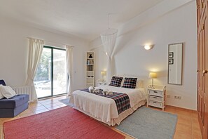 3 bedrooms, bed sheets - Algarve Country Villa With Pool (Sao Bras de Alportel)