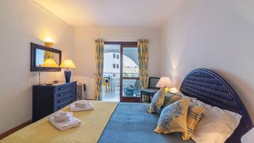 2 bedrooms, bed sheets