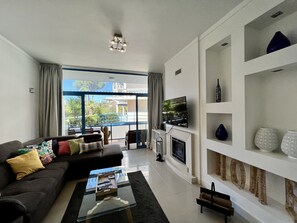 Apartamento, 2 quartos, acesso à piscina | Sala de estar