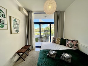 Apartment, 2 Bedrooms, Pool Access