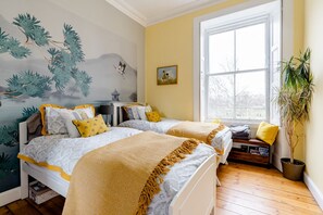 2 bedrooms, WiFi, bed sheets - Central, Stylish Festival Home Overlooking the Meadows (Edinburgh)