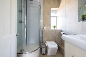 Apartment | Bathroom | Free toiletries, hair dryer, towels, soap - The Tower Bridge Luxury Collection (London)