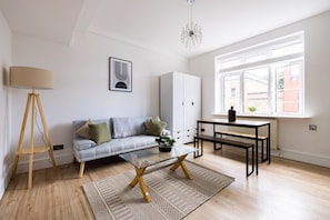 Apartment | Living area | 37-inch TV with cable channels, Netflix, streaming services