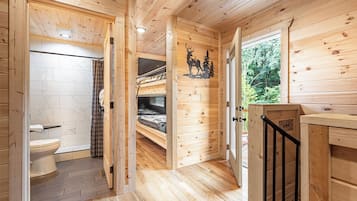 2 slaapkamers, een strijkplank/strijkijzer, gratis wifi, beddengoed