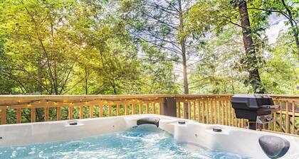 Treetop Village 8 2br/2ba True Sleep 6 Hot Tub, Gas Grill and Bonus Two Decks