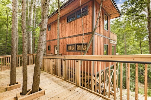 Treetop Village 8 2br/2ba True Sleep 6 Hot Tub, Gas Grill and Bonus Two Decks