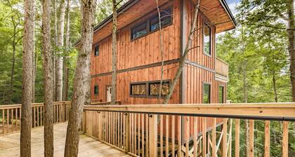 Treetop Village 8 2br/2ba True Sleep 6 Hot Tub, Gas Grill and Bonus Two Decks