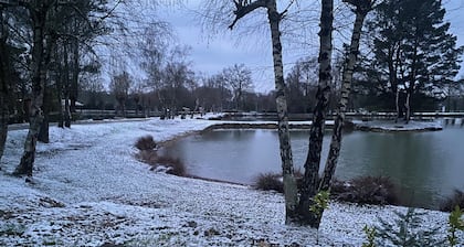 Canvas chalet in the heart of nature, in the woods, beside ponds for carp or trout fishing