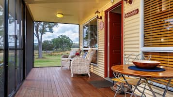 Deluxe Cabin | Terrace/patio