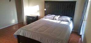 3 bedrooms, WiFi, bed sheets - feels like home private bathroom and room. (Kissimmee)