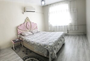Family Apartment, 2 Bedrooms, City View | Peralatan tempat tidur premium, dilengkapkan perabot secara berasingan 