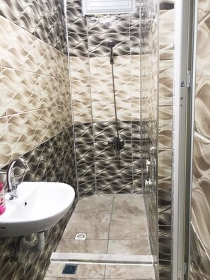 Standard Apartment | Bathroom | Shower, rainfall showerhead, hair dryer, towels