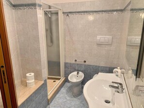 Handtücher, Seife, Toilettenpapier