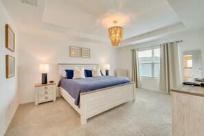 4 間睡房、書桌、熨斗/熨衫板、可攜式嬰兒床