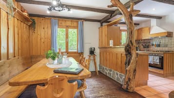 家庭木屋, 4 間臥室, 山間 (Alpine Chalet Metka at Lake Bohinj) | 餐廳