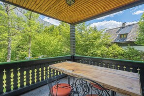 Outdoor dining - Alpine Chalet Metka at Lake Bohinj (Bohinj)