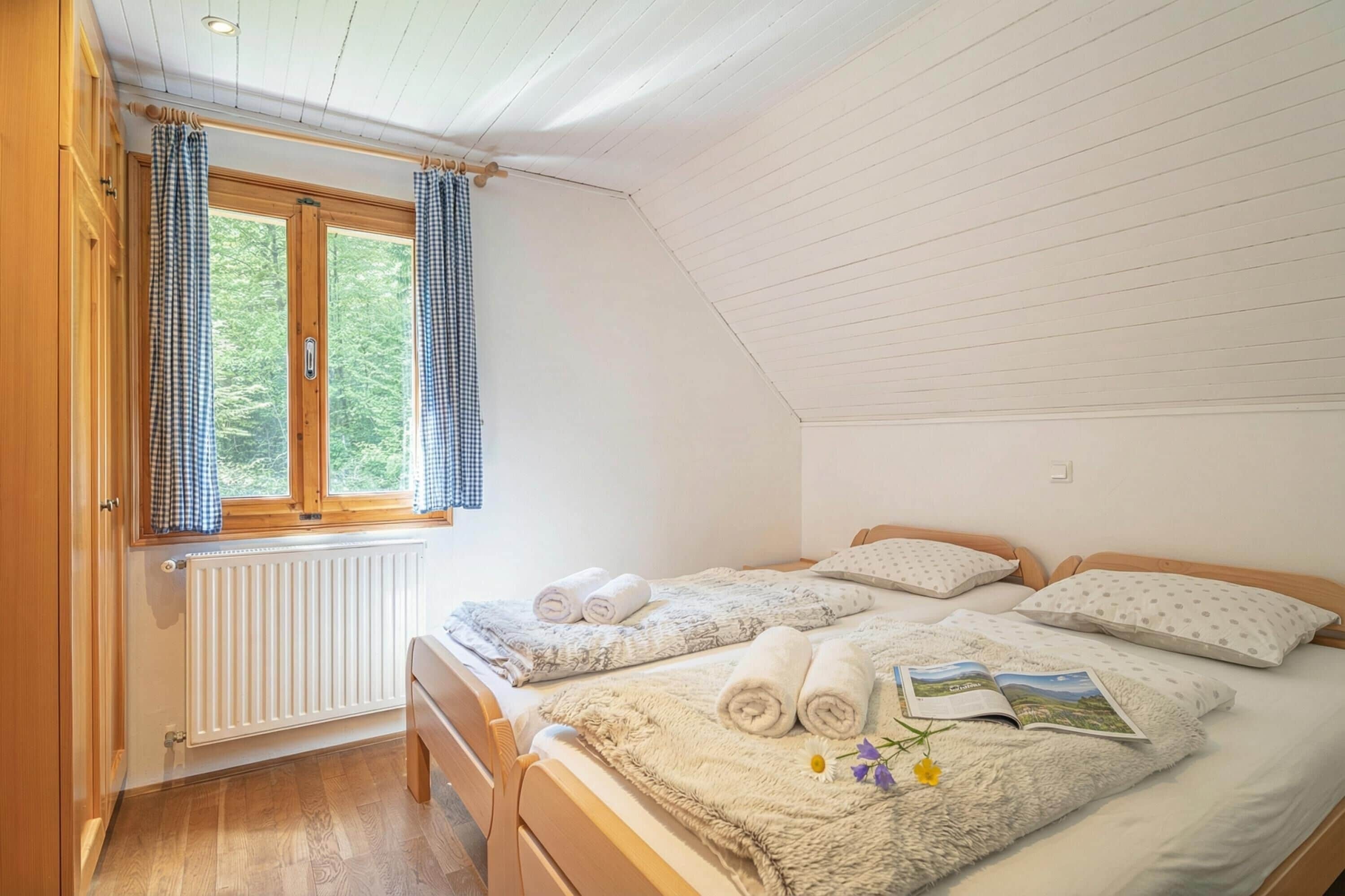 4 bedrooms, iron/ironing board, free WiFi, bed sheets