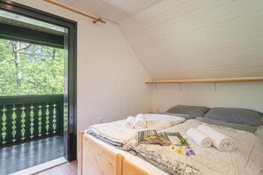 Chalet Familial, plusieurs chambres, cÎté montagne (Alpine Chalet Metka at Lake Bohinj)