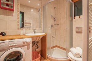 Bathroom - Alpine Chalet Metka at Lake Bohinj (Bohinj)