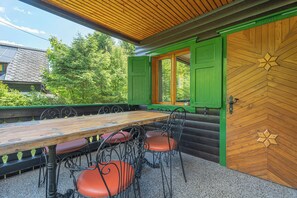 Outdoor dining