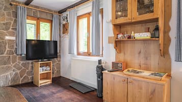 家庭木屋, 4 間臥室, 山間 (Alpine Chalet Metka at Lake Bohinj) | 私人廚房 | 電冰箱、微波爐、烤箱、爐台