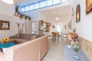 21-inch TV with cable channels - Alcamo Pool House (Alcamo)