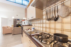 Family Villa, Multiple Bedrooms, 2 Bathrooms (Alcamo Pool House) | Private kitchen | Fridge, microwave, oven, stovetop - Alcamo Pool House (Alcamo)