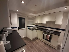 House | Private kitchen | Fridge, microwave, oven, stovetop