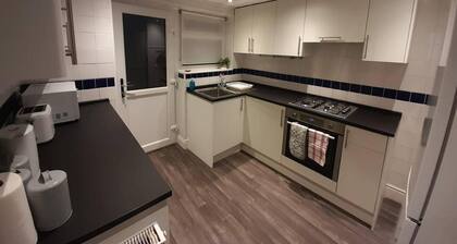 Bright 4-bed House 15 min to Manchester Centre