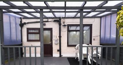 Bright 4-bed House 15 min to Manchester Centre
