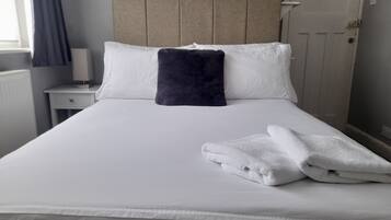 House | 4 bedrooms, iron/ironing board, free WiFi, bed sheets