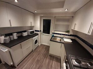 House | Private kitchen | Fridge, microwave, oven, stovetop
