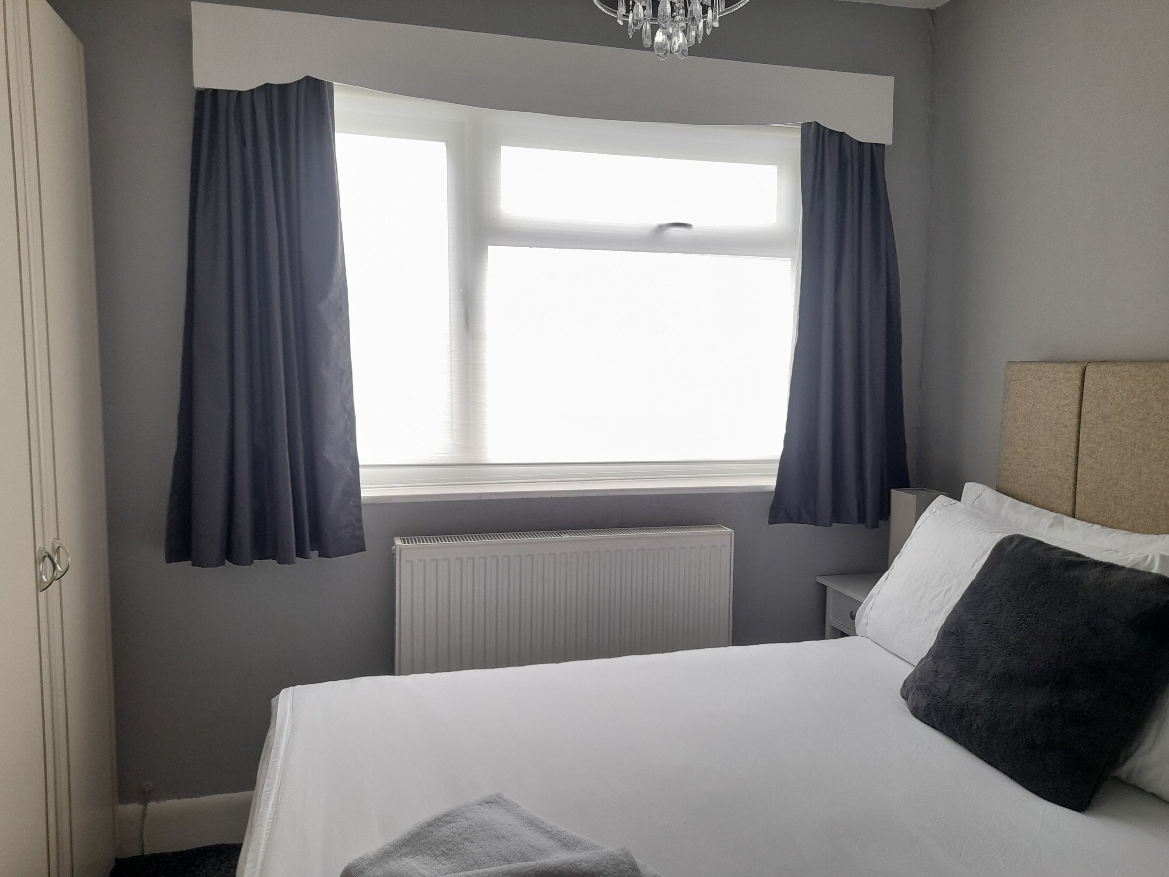 Bright 4-bed House 15 min to Manchester Centre