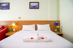 Room | In-room safe, blackout drapes, free WiFi - Patong Eyes (Patong)