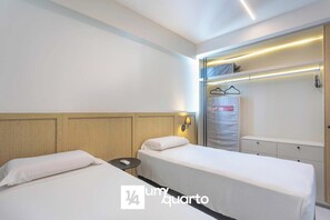 Apartamento Deluxe | Caja fuerte, decoración individual, mobiliario individual