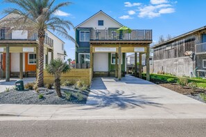 Exterior - New Coastal Container Home! Pet friendly, Pool, walking distance to the beach (Port Aransas)