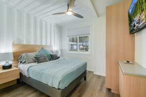 3 bedrooms, iron/ironing board, free WiFi, bed sheets - Uniquely designed industrial chic home created from shipping containers & sustai (Port Aransas)