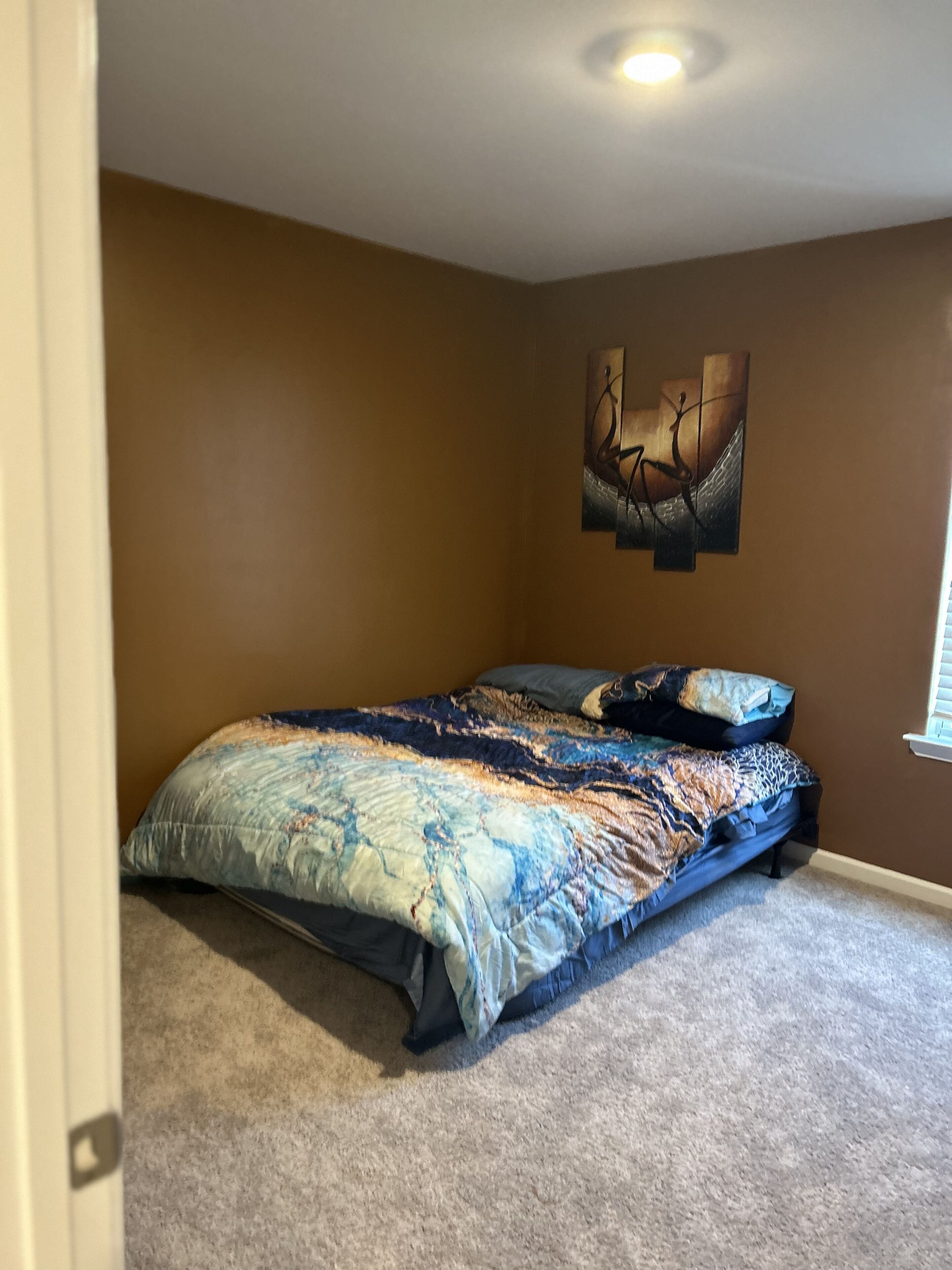 room in Cozy 5 bedroom with Fireplace ,driveway and Large fenced Yard