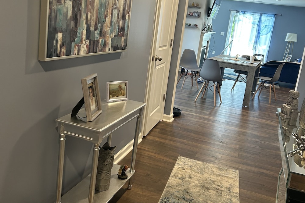 room in Cozy 5 bedroom with Fireplace ,driveway and Large fenced Yard