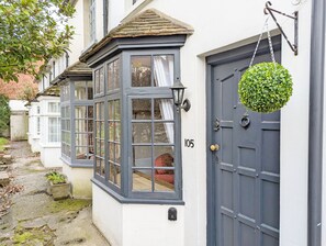 Exterior detail - Piemans Cottage - a cottage that sleeps 5 guests in 2 bedrooms (Pulborough)