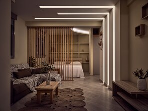 Design appartement | Een kluis op de kamer, verduisterende gordijnen, geluiddichte muren