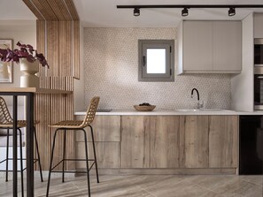 Deluxe Studio Suite | Private kitchen