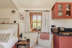 1 bedroom, individually decorated, individually furnished, free WiFi - Spindleberry Hut (Dorchester)