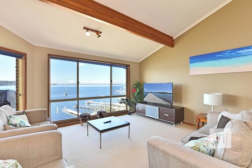 Sparkling Waters - Jetty & Games Room!